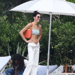 nude celebrities Kendall Jenner 154 pic