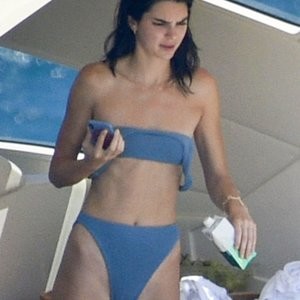 Hot Naked Celeb Kendall Jenner 011 pic