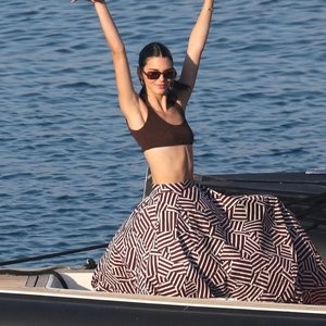 Free Nude Celeb Kendall Jenner 035 pic