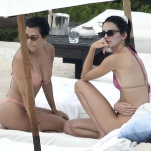 Celebrity Nude Pic Kendall Jenner 010 pic