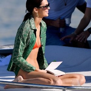 Naked Celebrity Kendall Jenner 055 pic