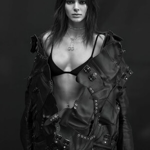 Celeb Nude Kendall Jenner 003 pic