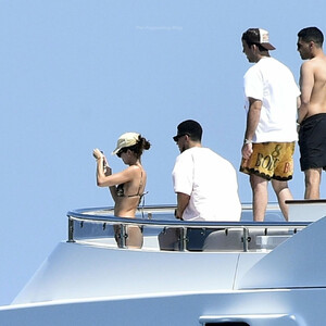 Free nude Celebrity Kendall Jenner 010 pic