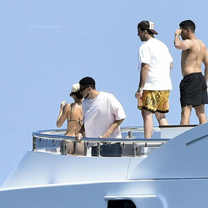 Newest Celebrity Nude Kendall Jenner 011 pic