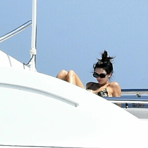 nude celebrities Kendall Jenner 017 pic