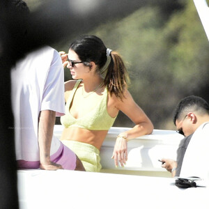 Naked celebrity picture Kendall Jenner 032 pic