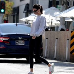 Free Nude Celeb Kendall Jenner 020 pic