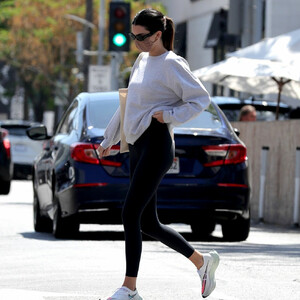Free Nude Celeb Kendall Jenner 023 pic
