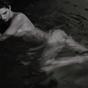 Kendall Jenner Swims Naked (2 Photos) – Leaked Nudes