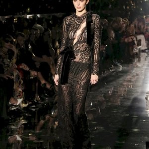 Kendall Jenner Walks the Runway During the Tom Ford Show (13 Photos + Video) – Leaked Nudes