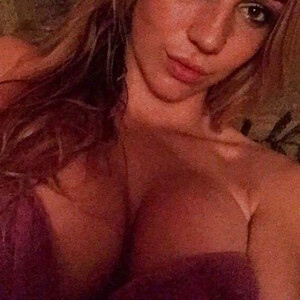 Hot Naked Celeb Kendra Sunderland 004 pic