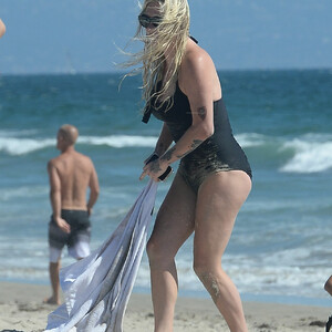 Hot Naked Celeb Kesha 032 pic