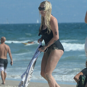 Famous Nude Kesha 034 pic