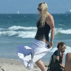 Famous Nude Kesha 041 pic