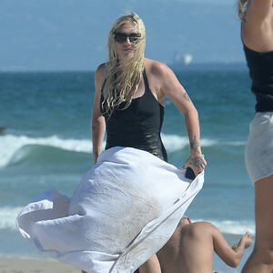 nude celebrities Kesha 045 pic