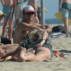 Kesha Hits the Beach With Friends in LA (72 Photos) – Leaked Nudes