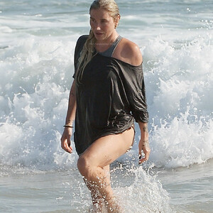 Naked Celebrity Pic Kesha 021 pic