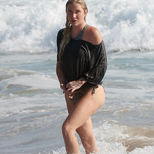 Naked Celebrity Pic Kesha 027 pic