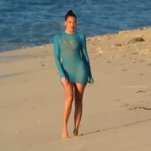 Free nude Celebrity KhloÃ© Kardashian 013 pic
