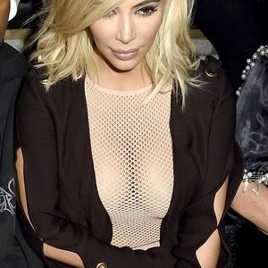 Famous Nude Kim Kardashian 007 pic