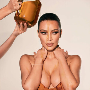 Kim Kardashian Goes Wet (8 Photos) - Leaked Nudes
