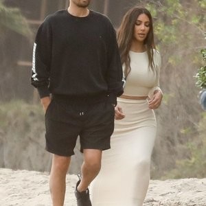 Kim Kardashian & KhloÃ© Kardashian are Seen Filming on the Beach (54 Photos) – Leaked Nudes