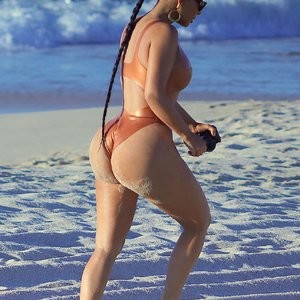 Free Nude Celeb Kim Kardashian 007 pic