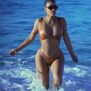 Nude Celeb Pic Kim Kardashian 013 pic