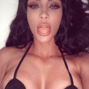 Celebrity Naked Kim Kardashian 045 pic