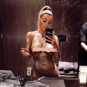 Best Celebrity Nude Kim Kardashian 070 pic