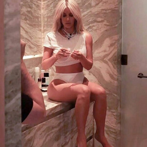 Free Nude Celeb Kim Kardashian 150 pic