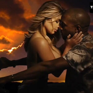 Naked Celebrity Kim Kardashian 163 pic