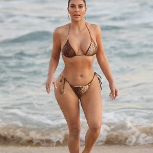 Real Celebrity Nude Kim Kardashian 002 pic