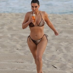 Naked celebrity picture Kim Kardashian 016 pic