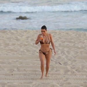 Free Nude Celeb Kim Kardashian 017 pic