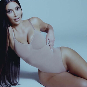 Naked Celebrity Kim Kardashian 003 pic