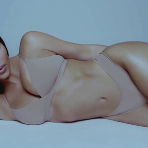 Famous Nude Kim Kardashian 009 pic