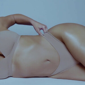 Celebrity Naked Kim Kardashian 011 pic
