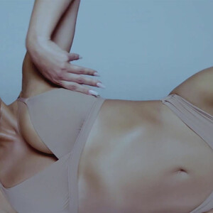 Famous Nude Kim Kardashian 014 pic