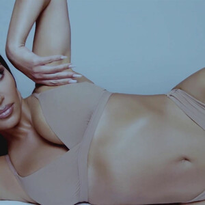 Nude Celeb Pic Kim Kardashian 015 pic