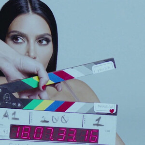 Naked Celebrity Pic Kim Kardashian 017 pic
