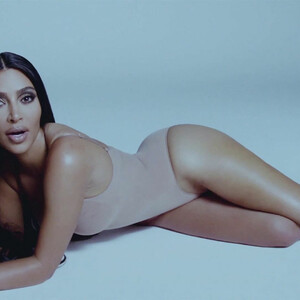 Free nude Celebrity Kim Kardashian 028 pic