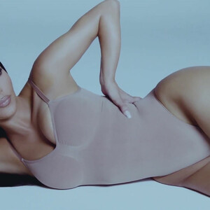 Celeb Naked Kim Kardashian 034 pic