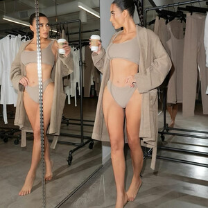 celeb nude Kim Kardashian 002 pic