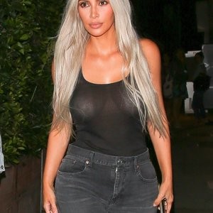 Famous Nude Kim Kardashian 017 pic
