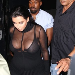 Celeb Naked Kim Kardashian 005 pic
