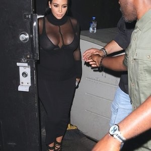 Free Nude Celeb Kim Kardashian 009 pic