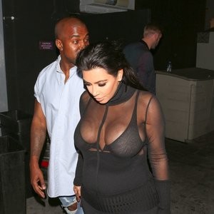 Famous Nude Kim Kardashian 024 pic