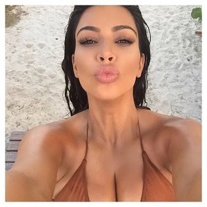 Kim Kardashian Selfie (2 Photos) – Leaked Nudes