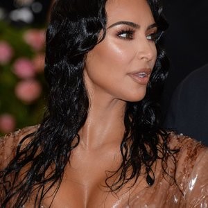 Free Nude Celeb Kim Kardashian 008 pic